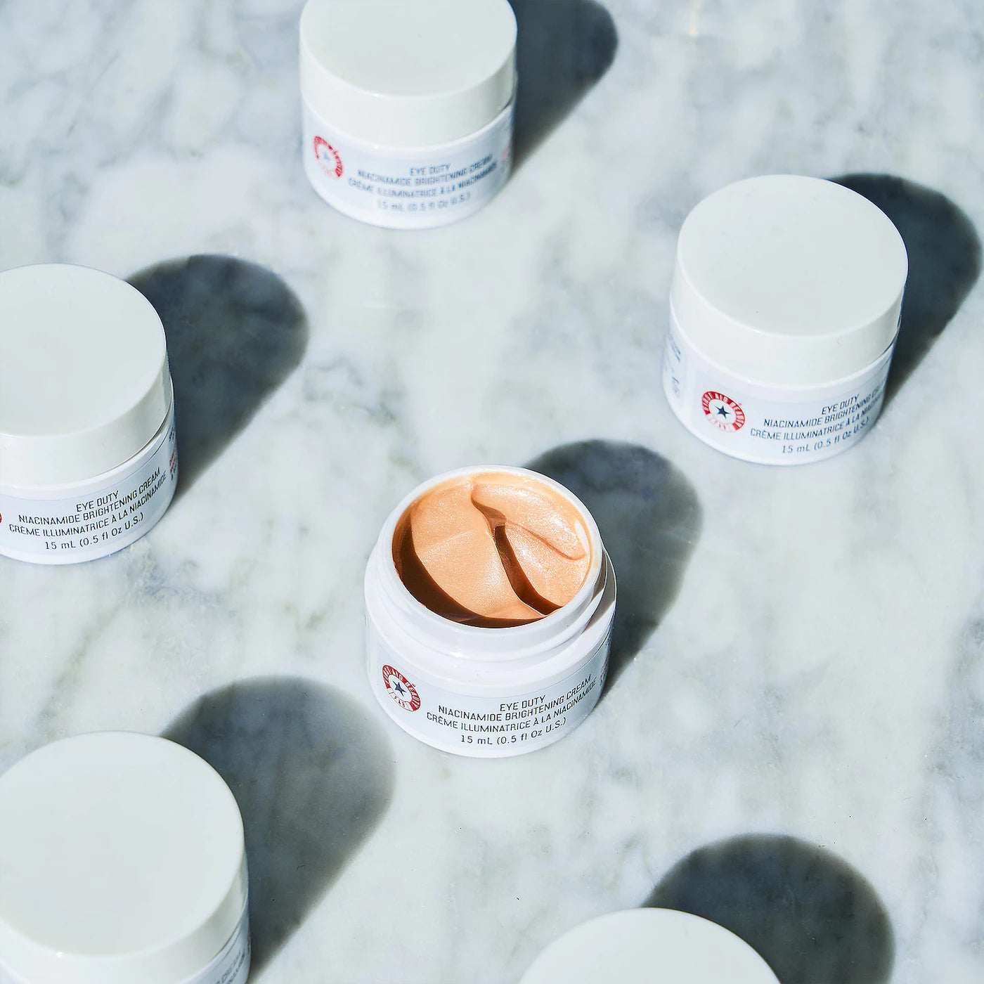 First Aid Beauty كريم تفتيح حول العين بالنياسيناميد، 15 مل